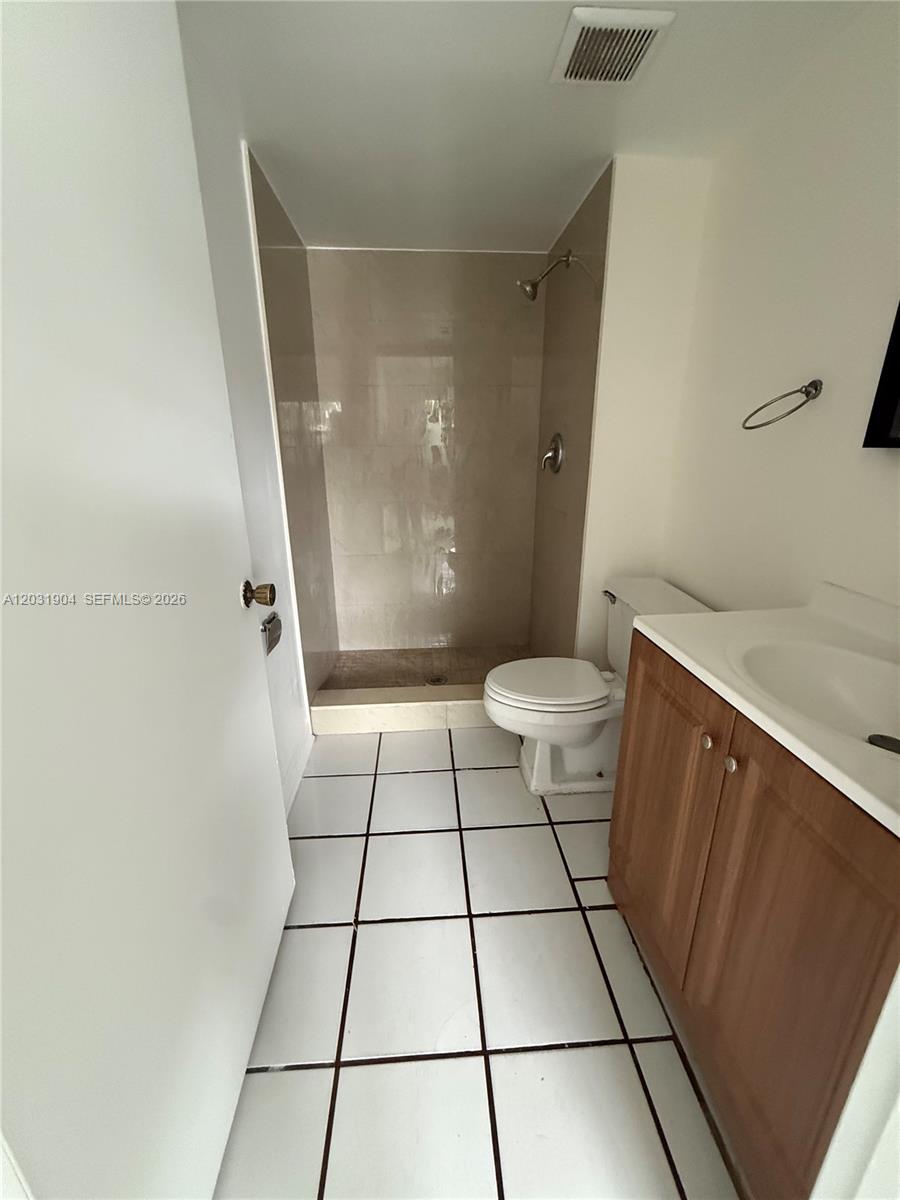 ROZLAND CONDO - Residential