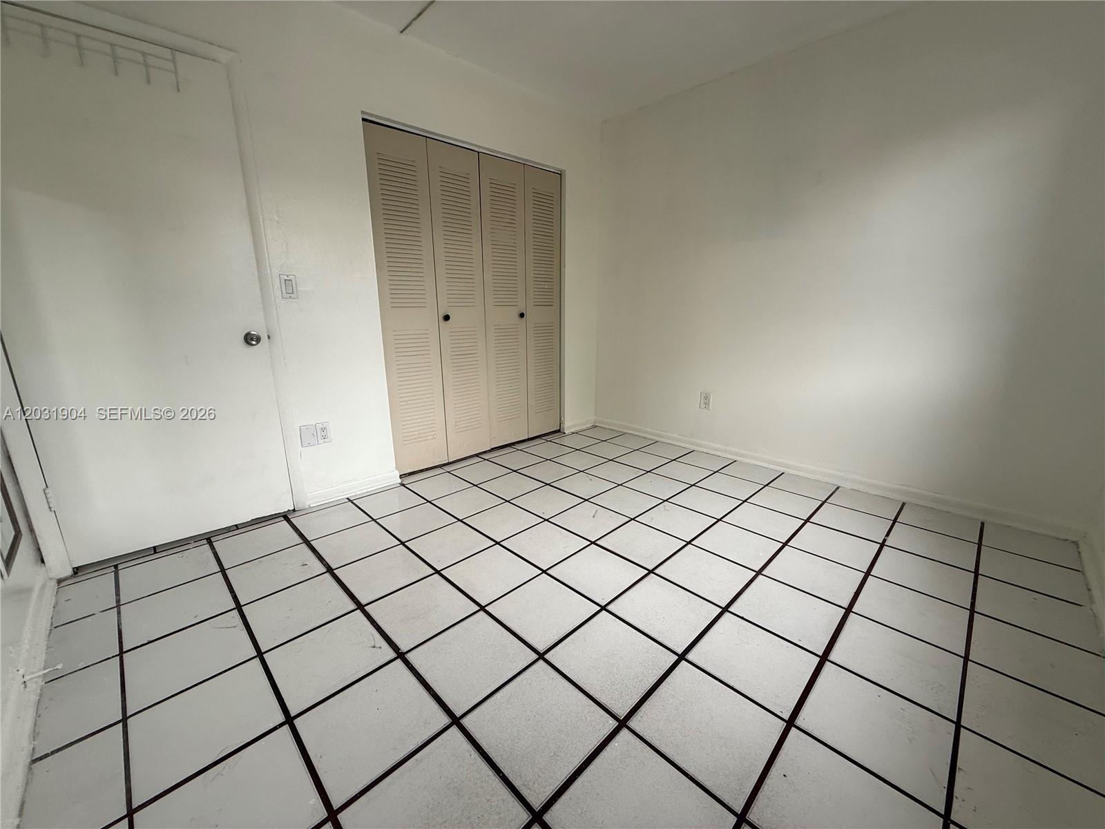 ROZLAND CONDO - Residential