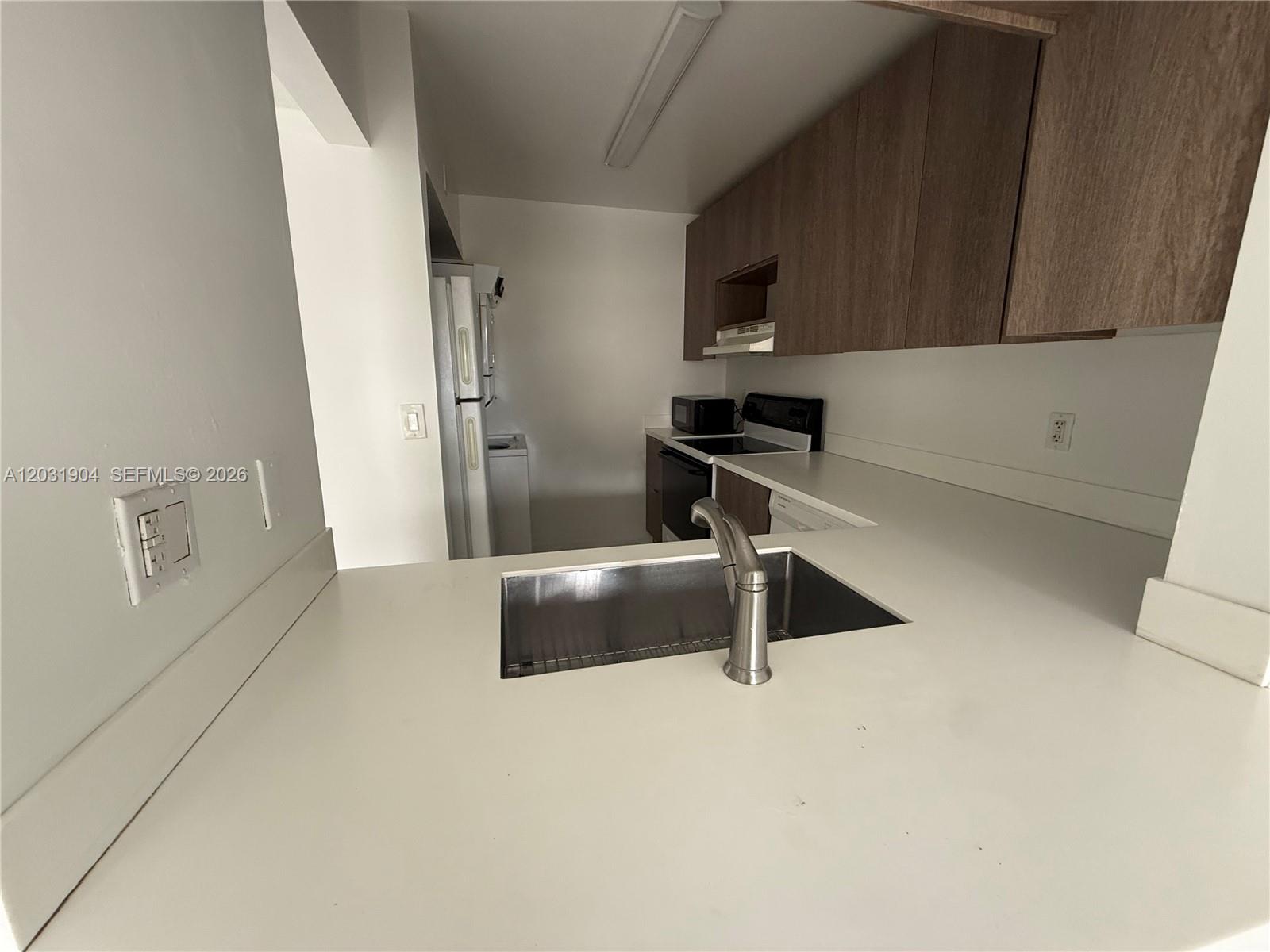 ROZLAND CONDO - Residential