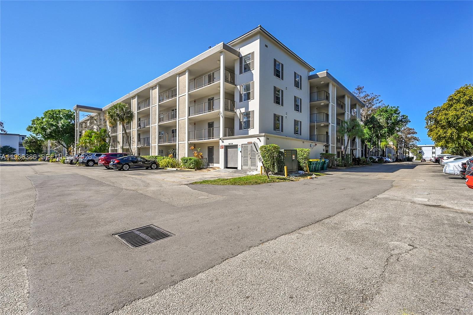 CYPRESS CHASE CONDO NO 3 - Residential
