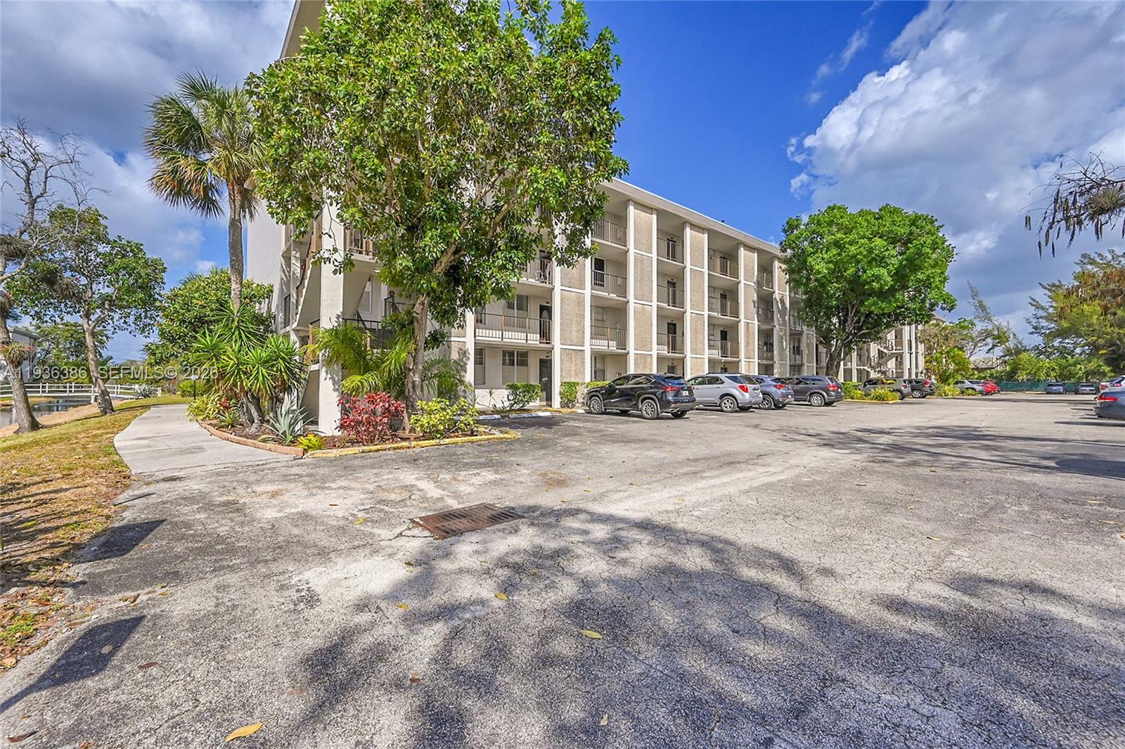 CYPRESS CHASE CONDO NO 3 - Residential