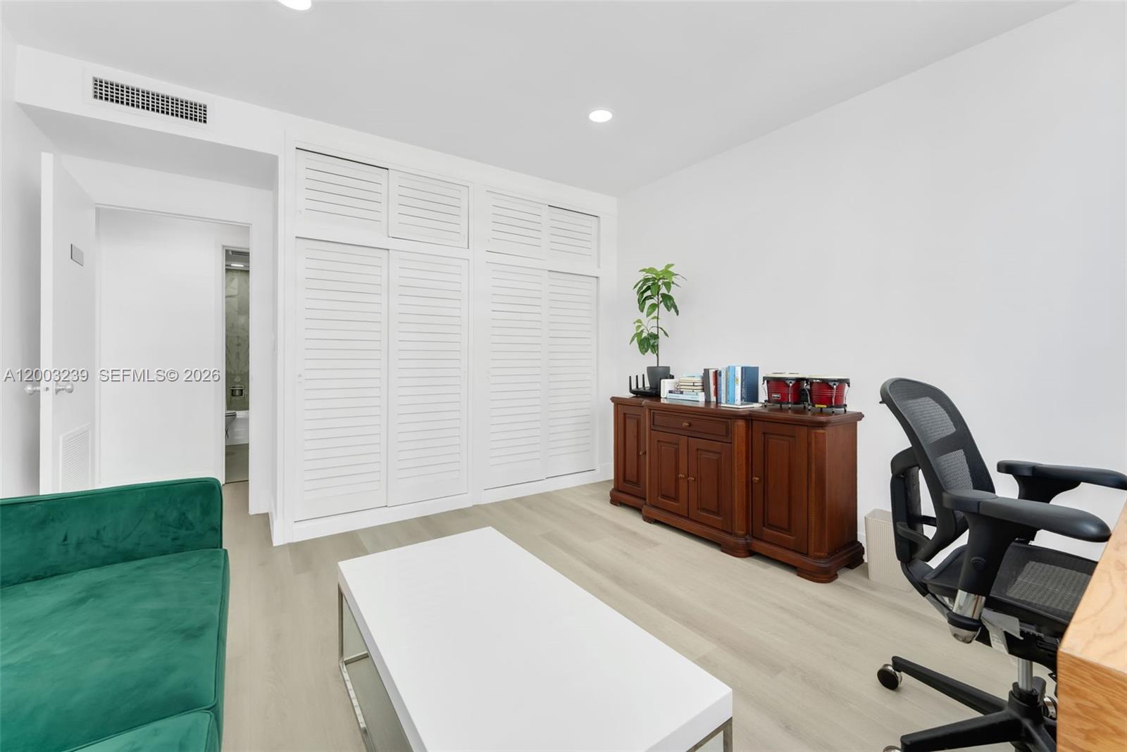 BRICKELL BAY TOWER CONDO - Residential