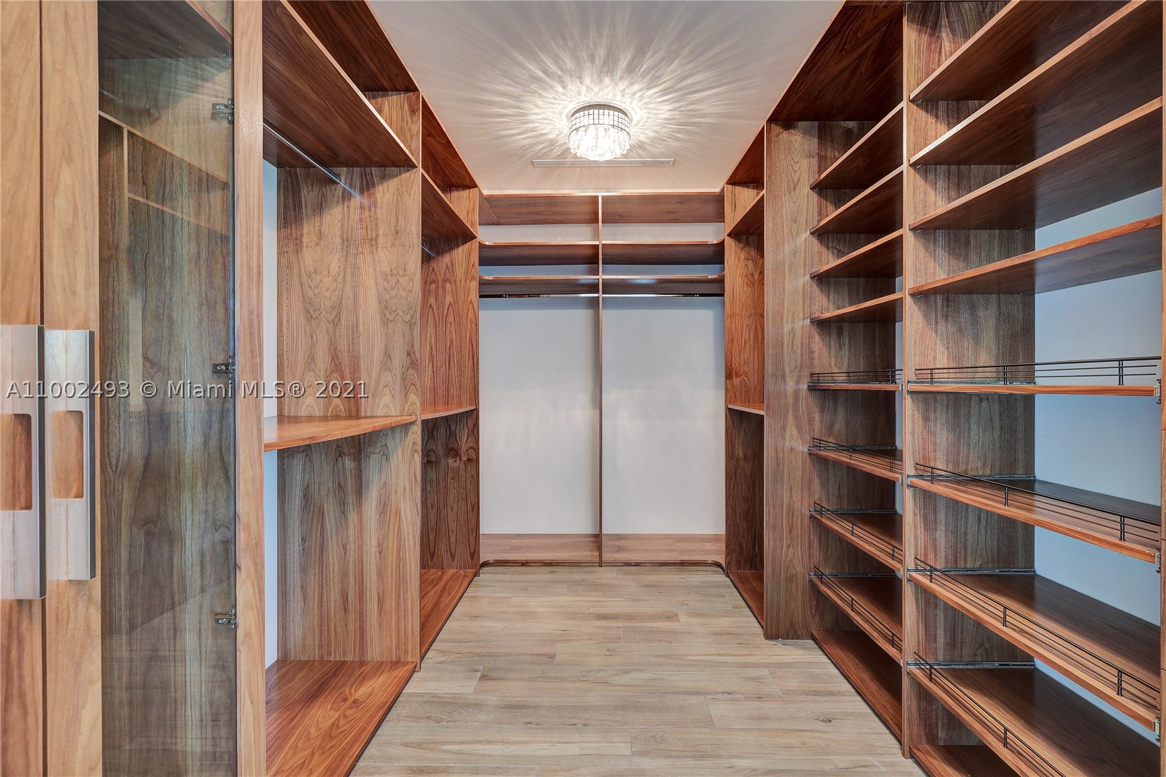 COLLINS HEIGHTS - Residential