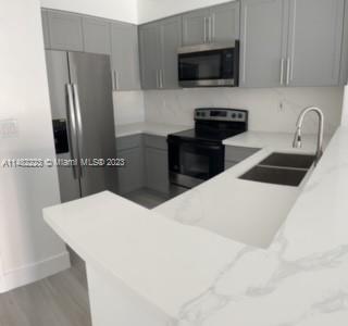 DA VINCI ON DOUGLAS CONDO - Residential Lease