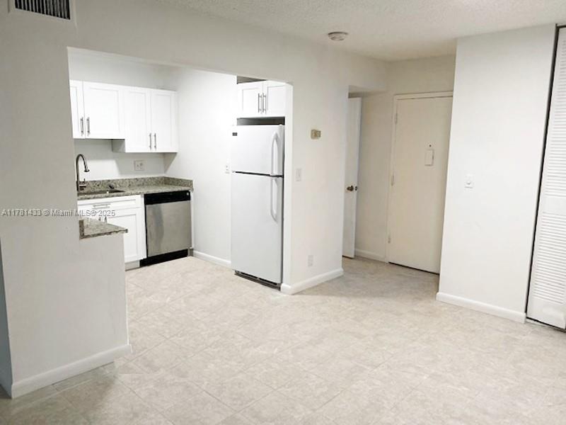 NEWPORT AT LAUDERHILL CON - Residential Lease