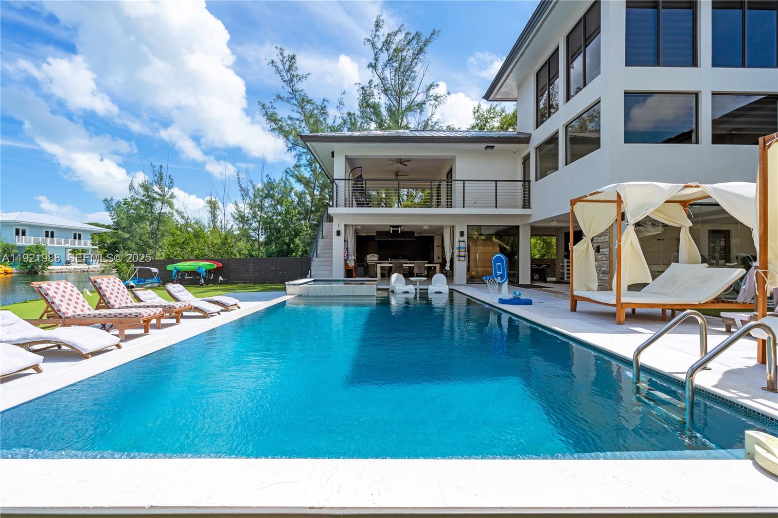 BUCCANEER PT (LARGO SOUND - Residential