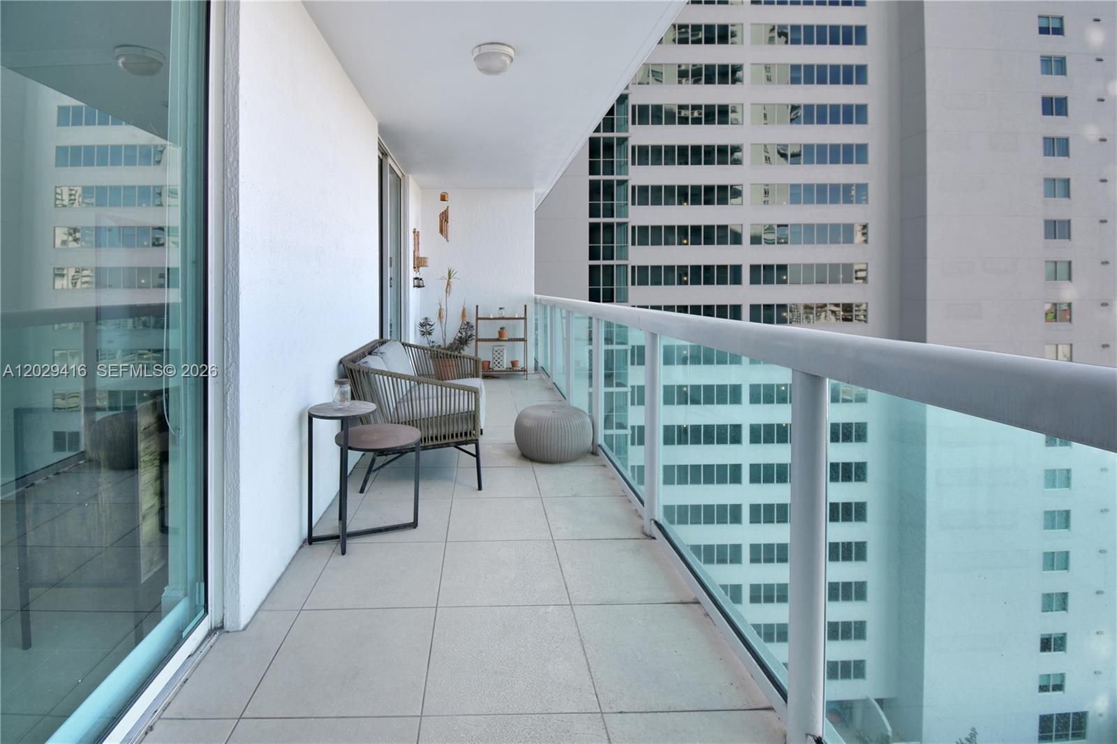 1800 CLUB CONDO - Residential Lease