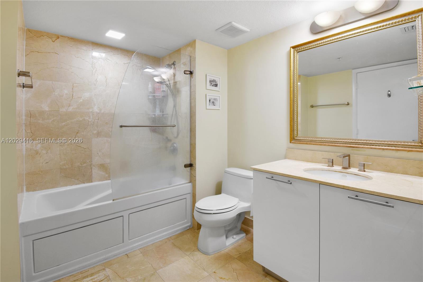 1800 CLUB CONDO - Residential Lease