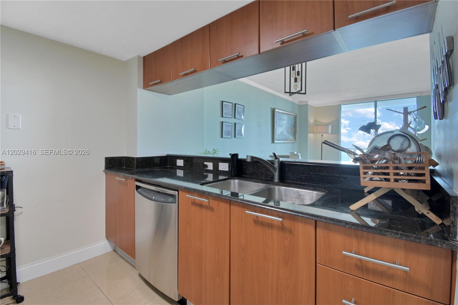 1800 CLUB CONDO - Residential Lease