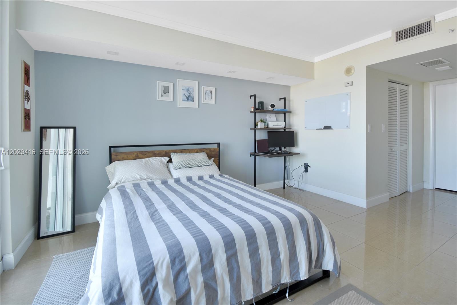 1800 CLUB CONDO - Residential Lease