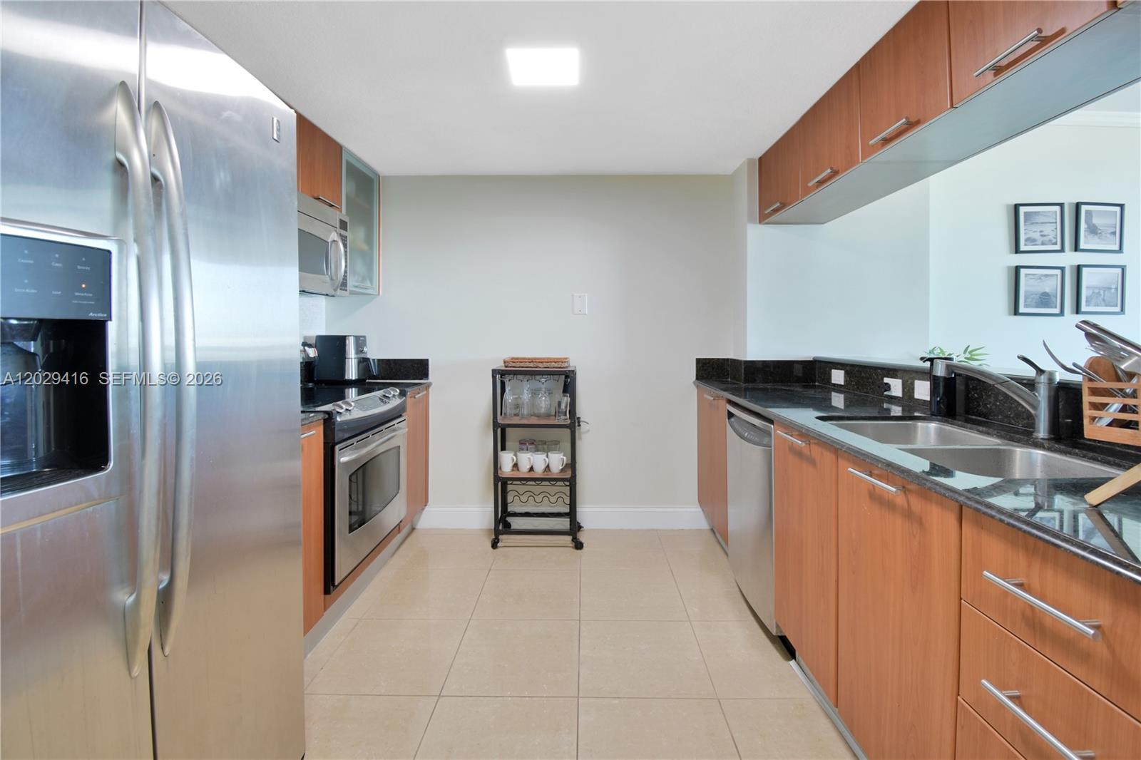 1800 CLUB CONDO - Residential Lease