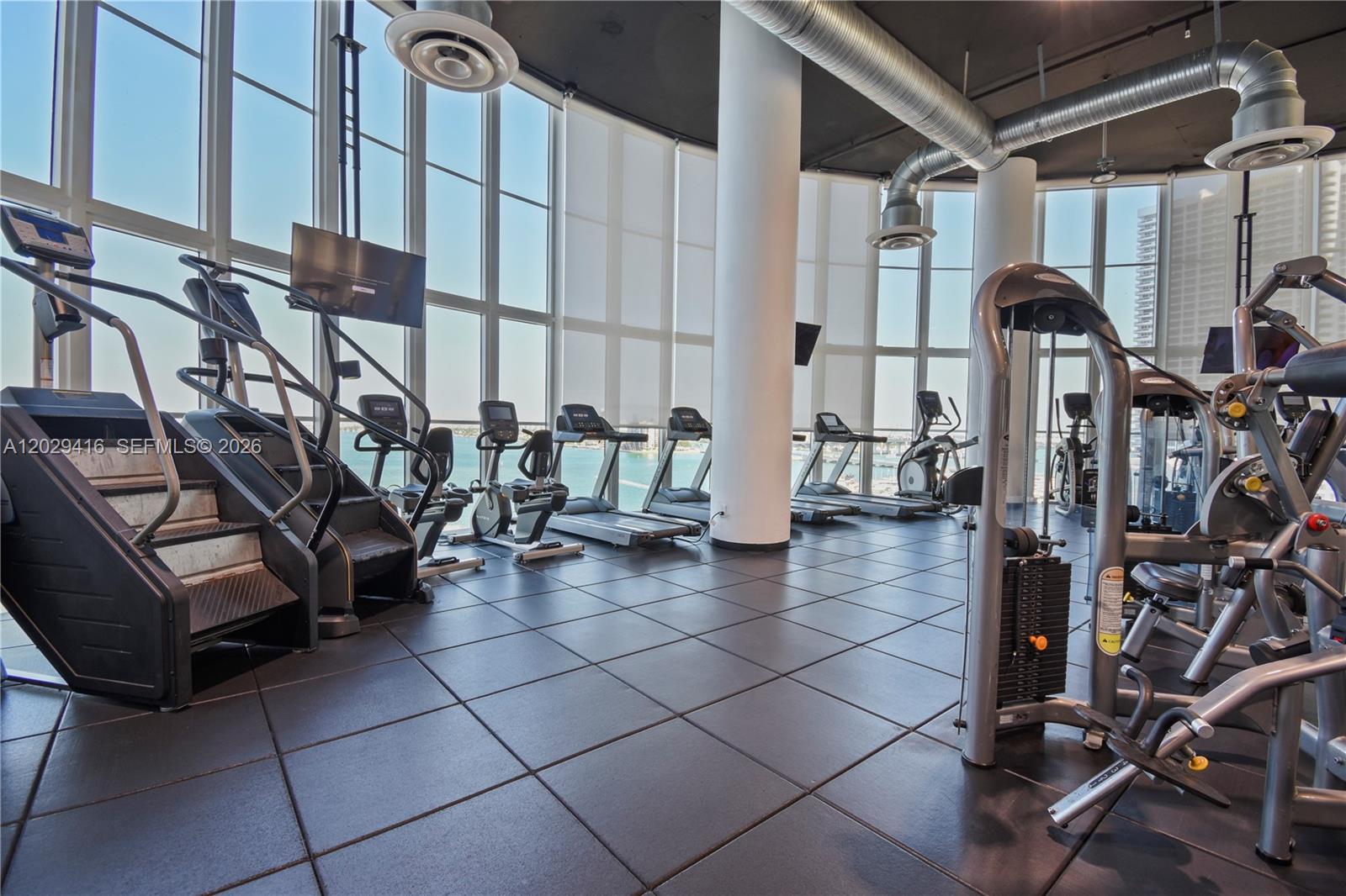 1800 CLUB CONDO - Residential Lease