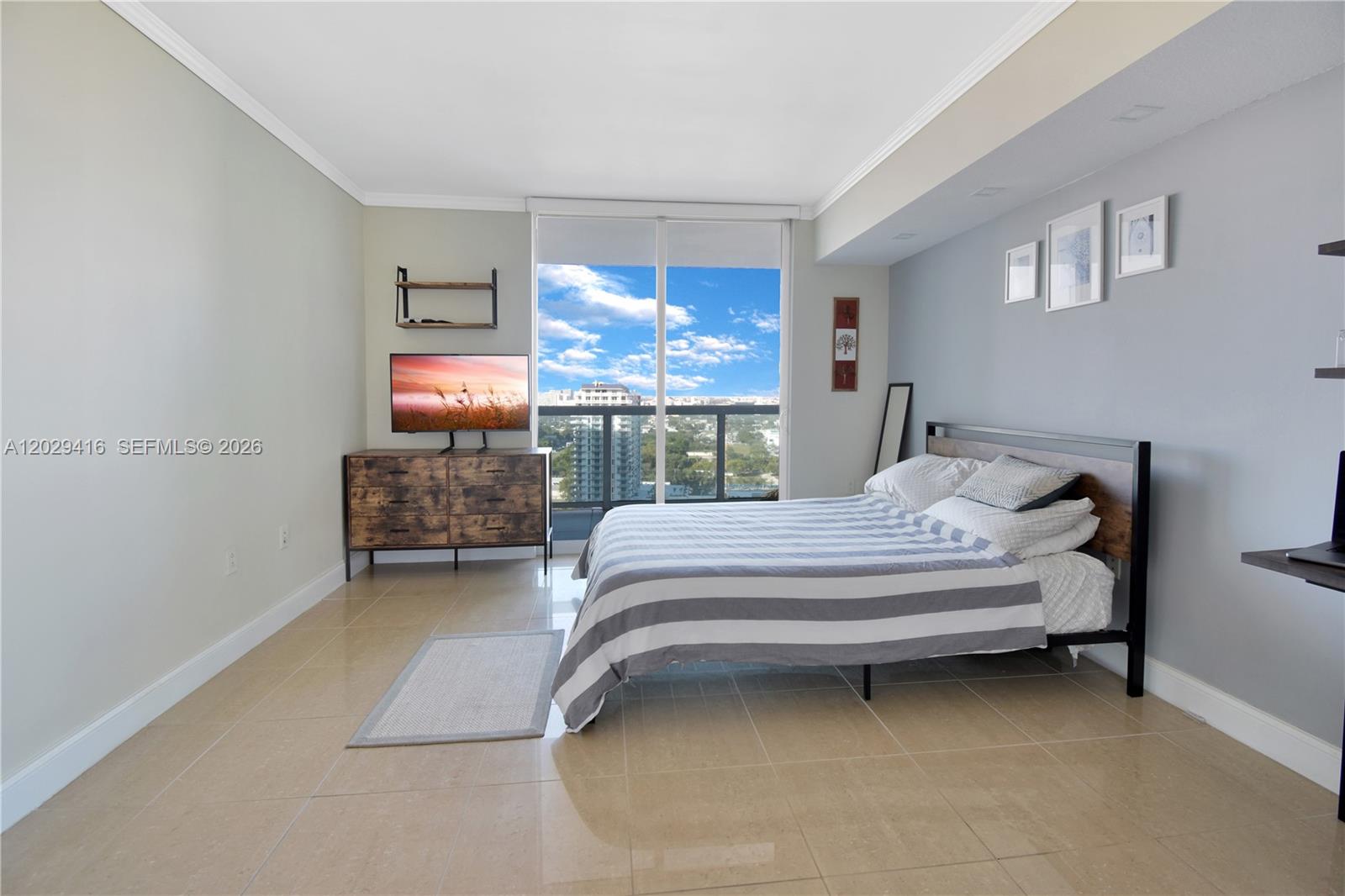 1800 CLUB CONDO - Residential Lease