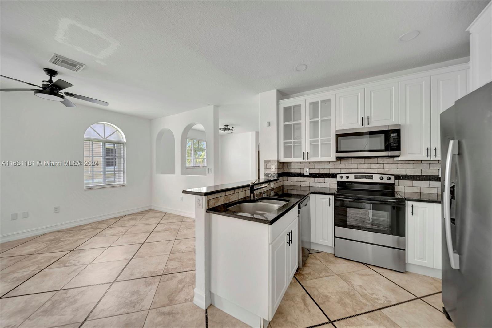 MANDARIN LAKES - Residential