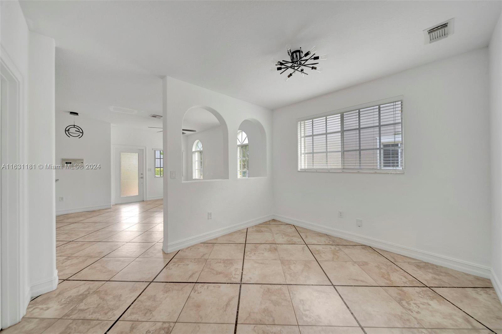 MANDARIN LAKES - Residential