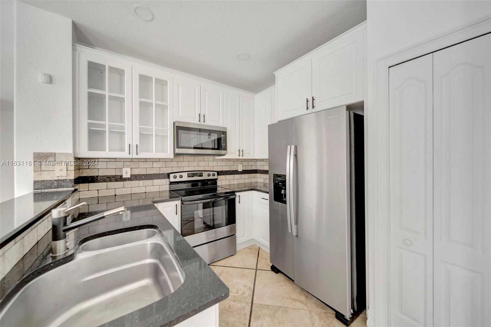 MANDARIN LAKES - Residential