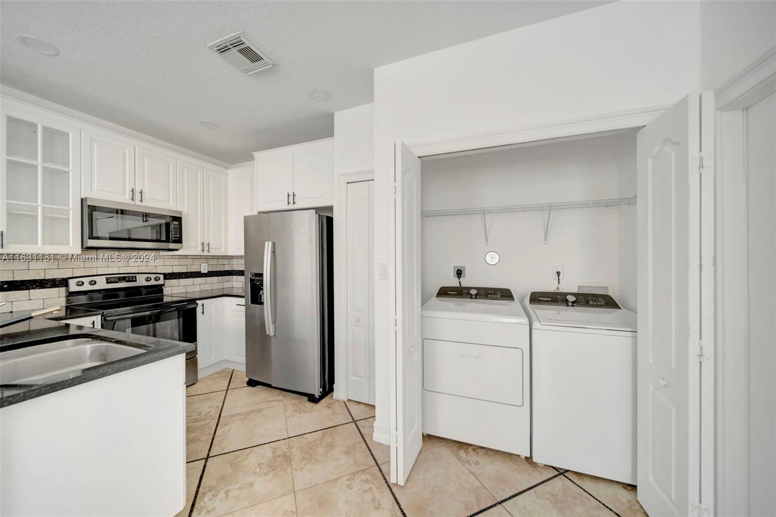 MANDARIN LAKES - Residential
