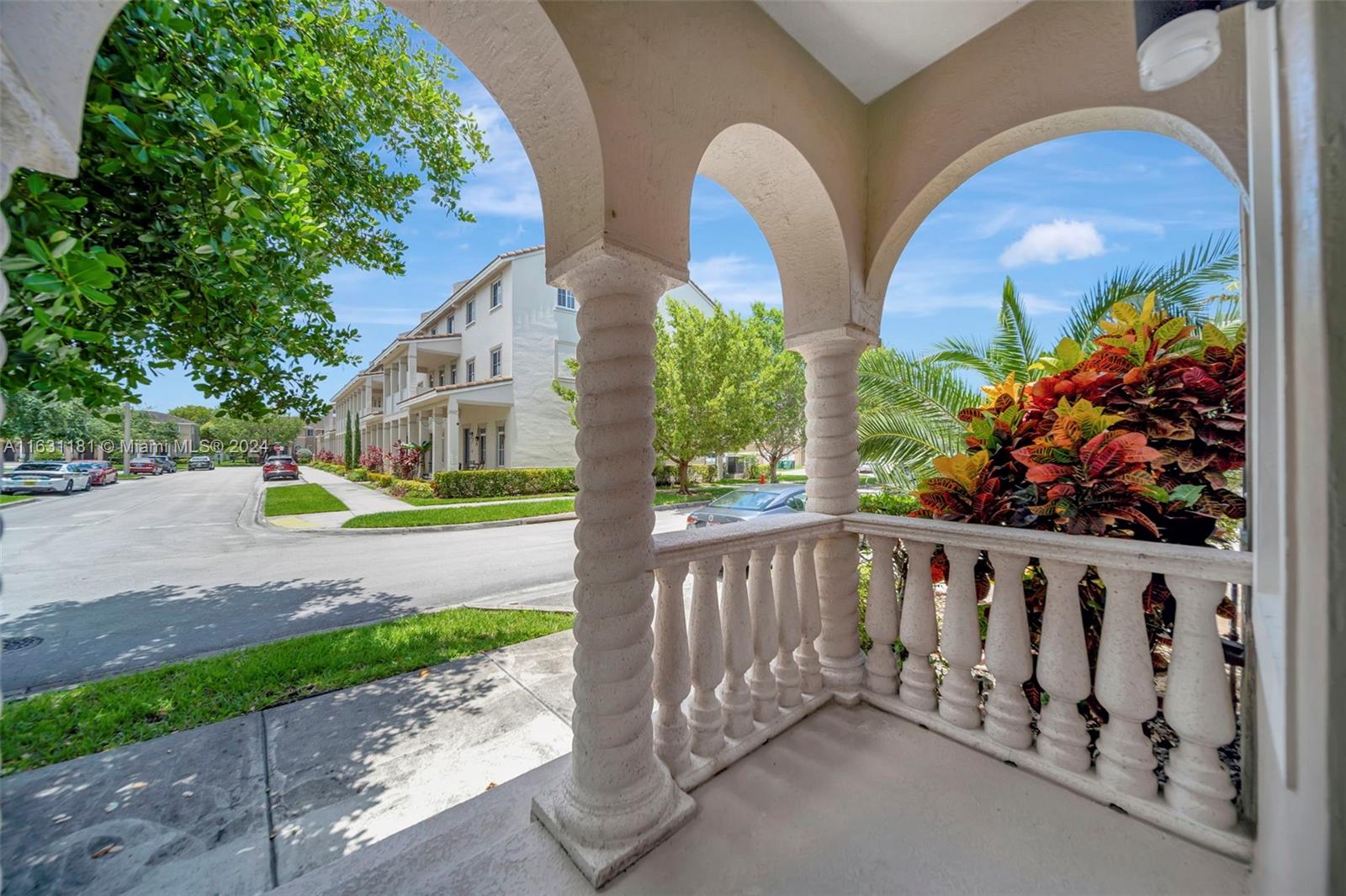 MANDARIN LAKES - Residential