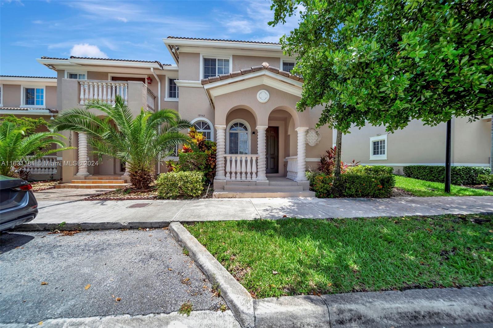 MANDARIN LAKES - Residential