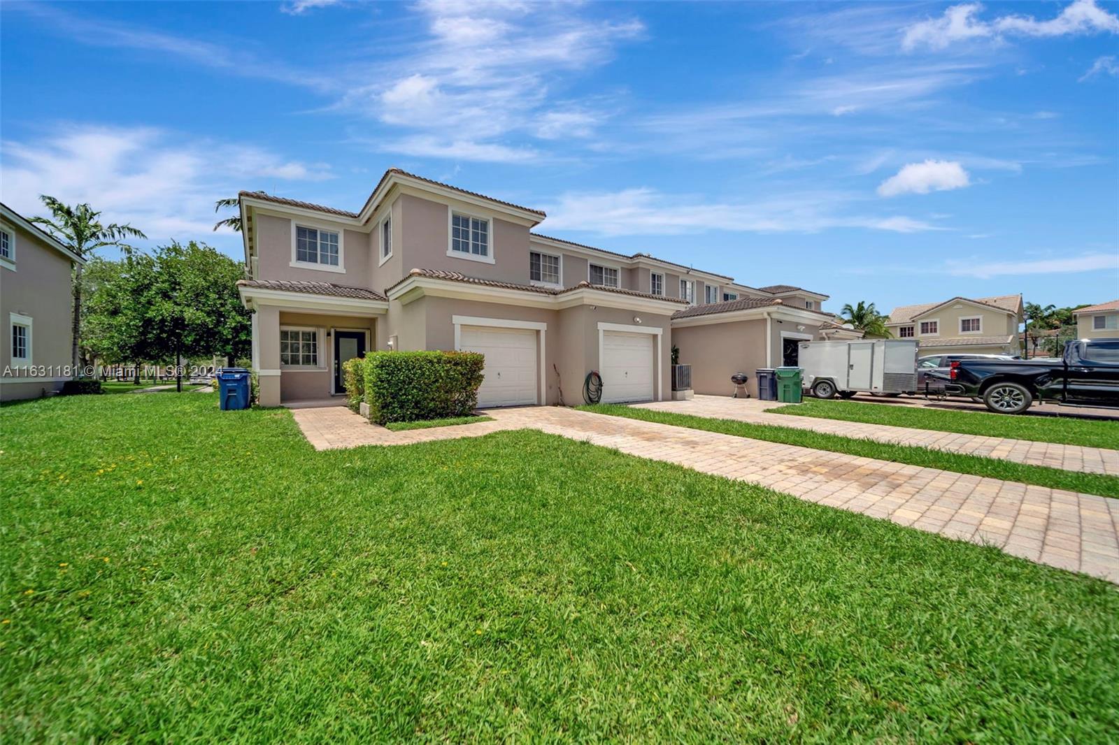 MANDARIN LAKES - Residential