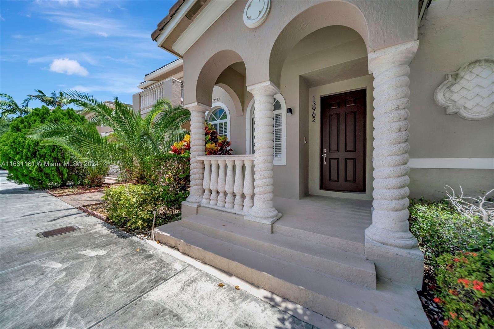 MANDARIN LAKES - Residential