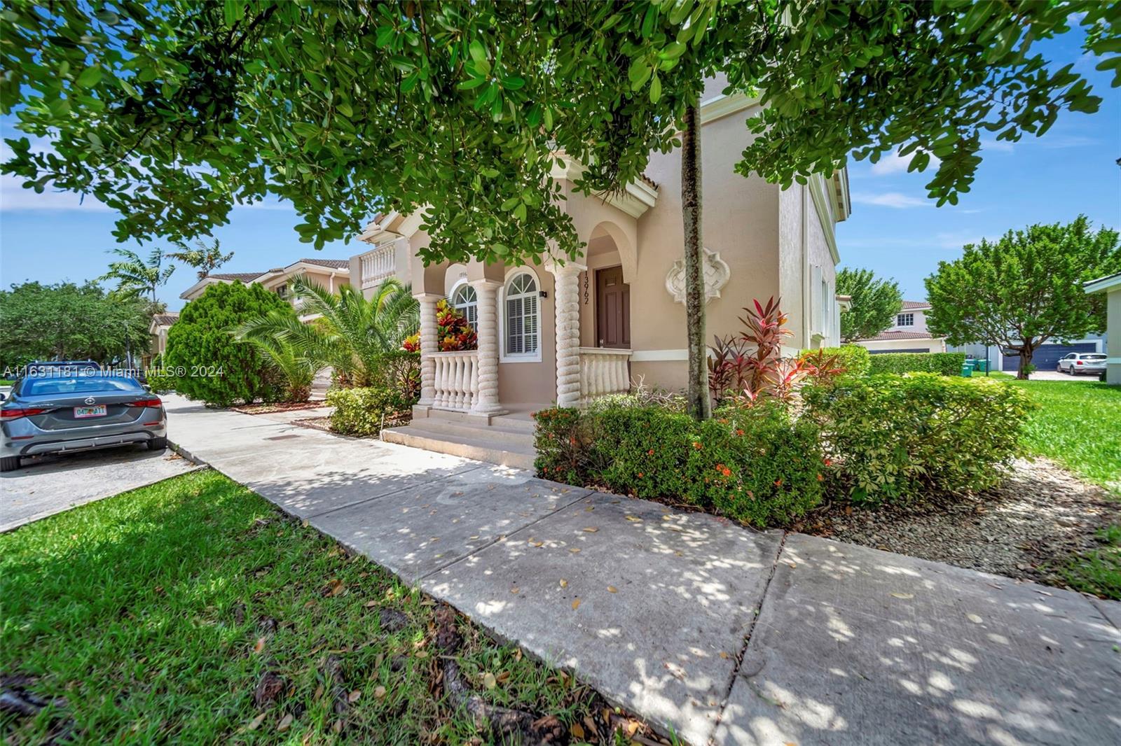 MANDARIN LAKES - Residential
