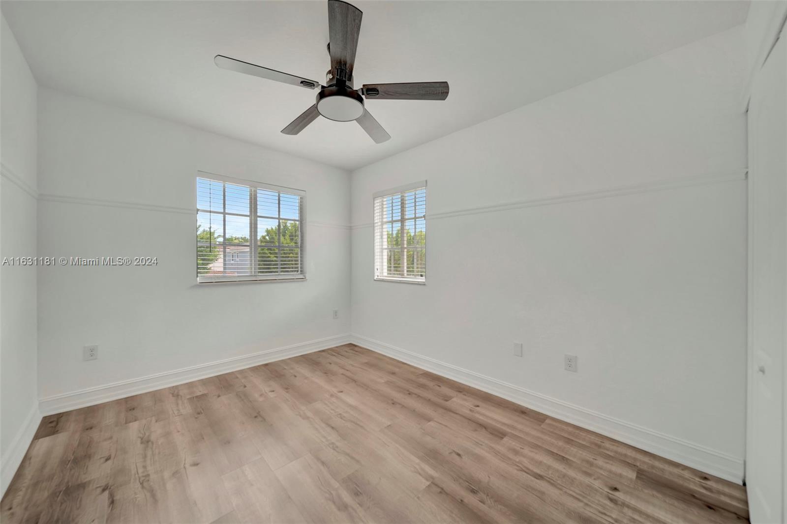 MANDARIN LAKES - Residential