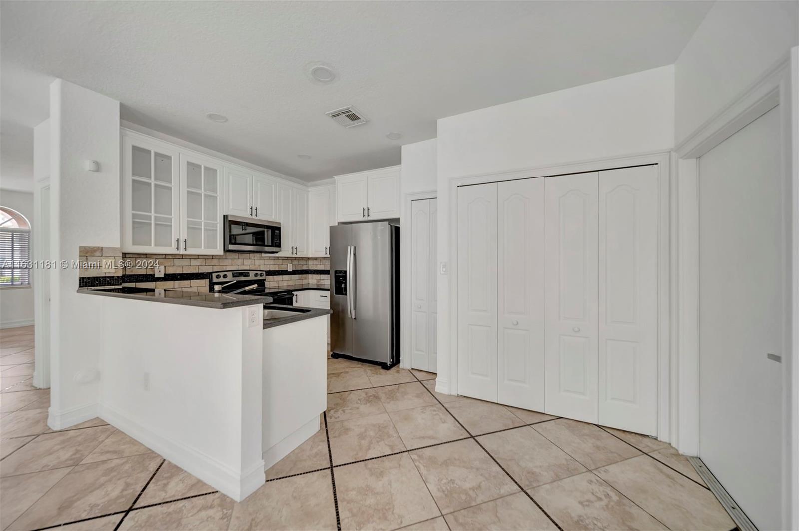 MANDARIN LAKES - Residential
