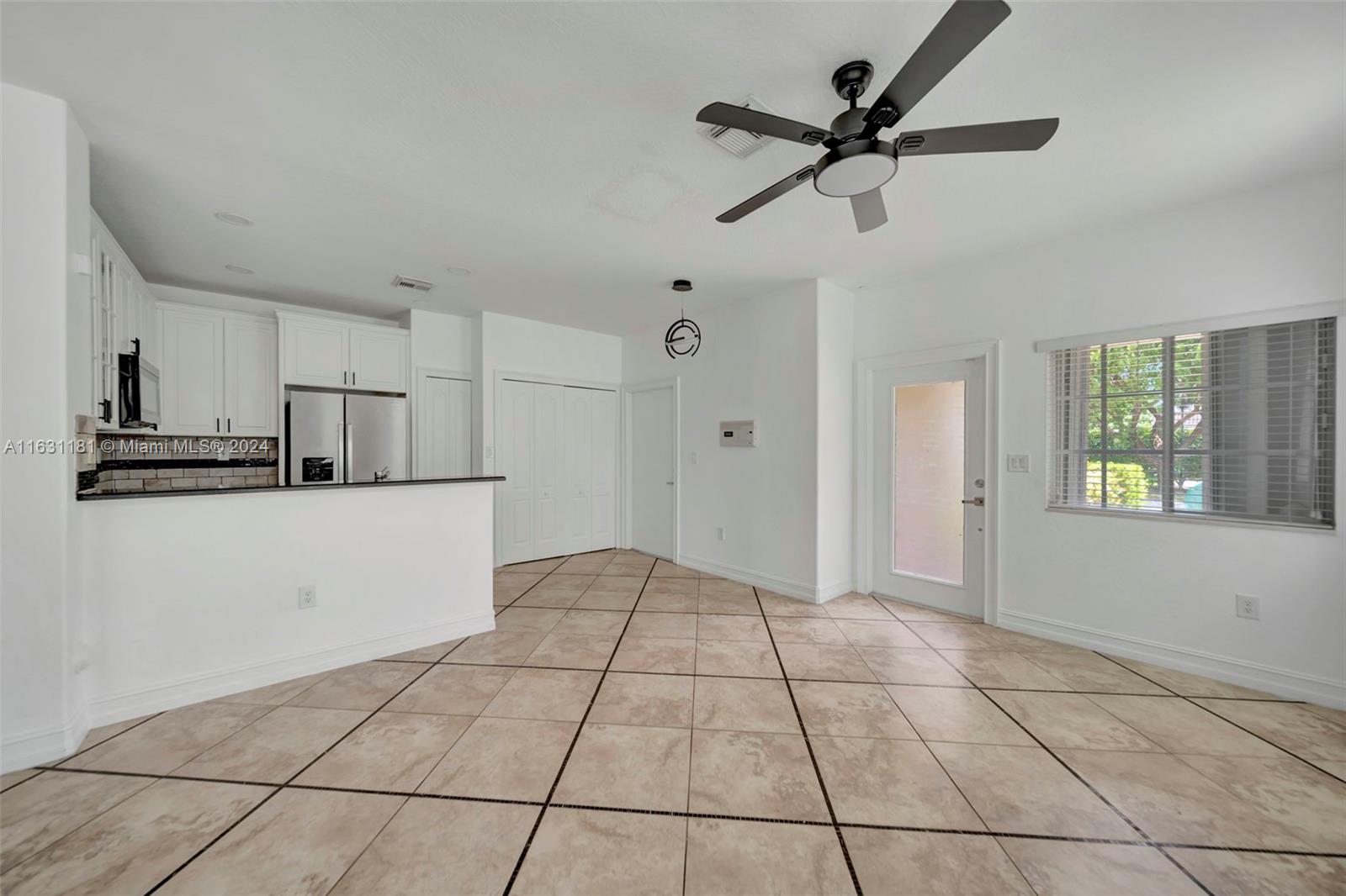 MANDARIN LAKES - Residential