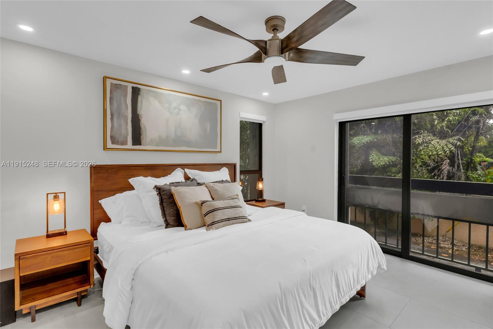 VALENCIA TOWNHOUSE CONDO - Residential