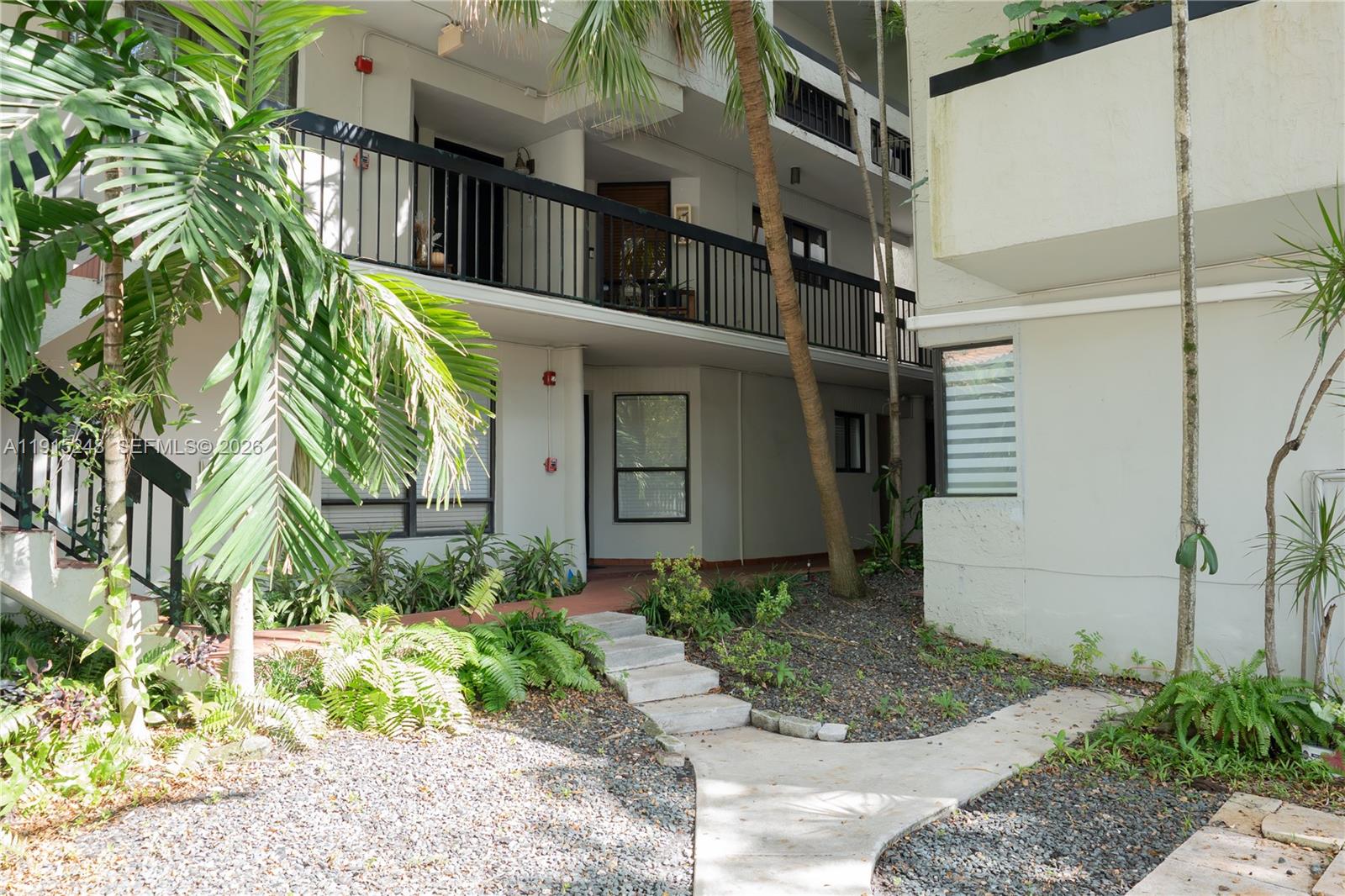 VALENCIA TOWNHOUSE CONDO - Residential