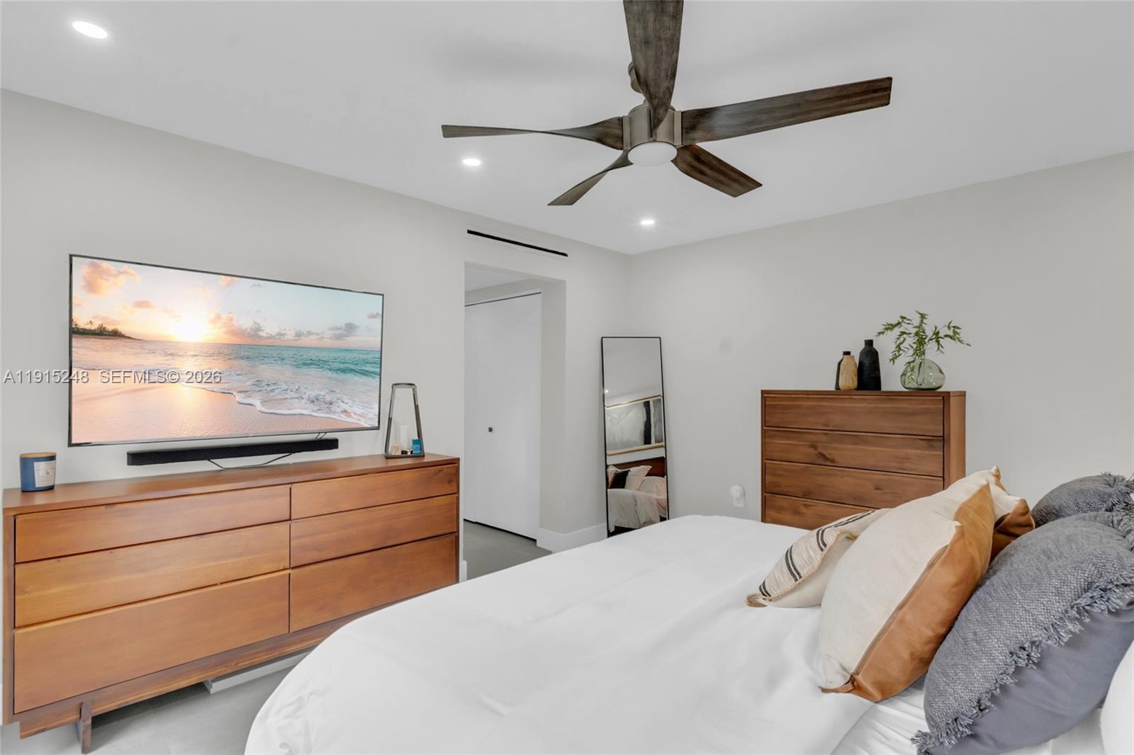 VALENCIA TOWNHOUSE CONDO - Residential