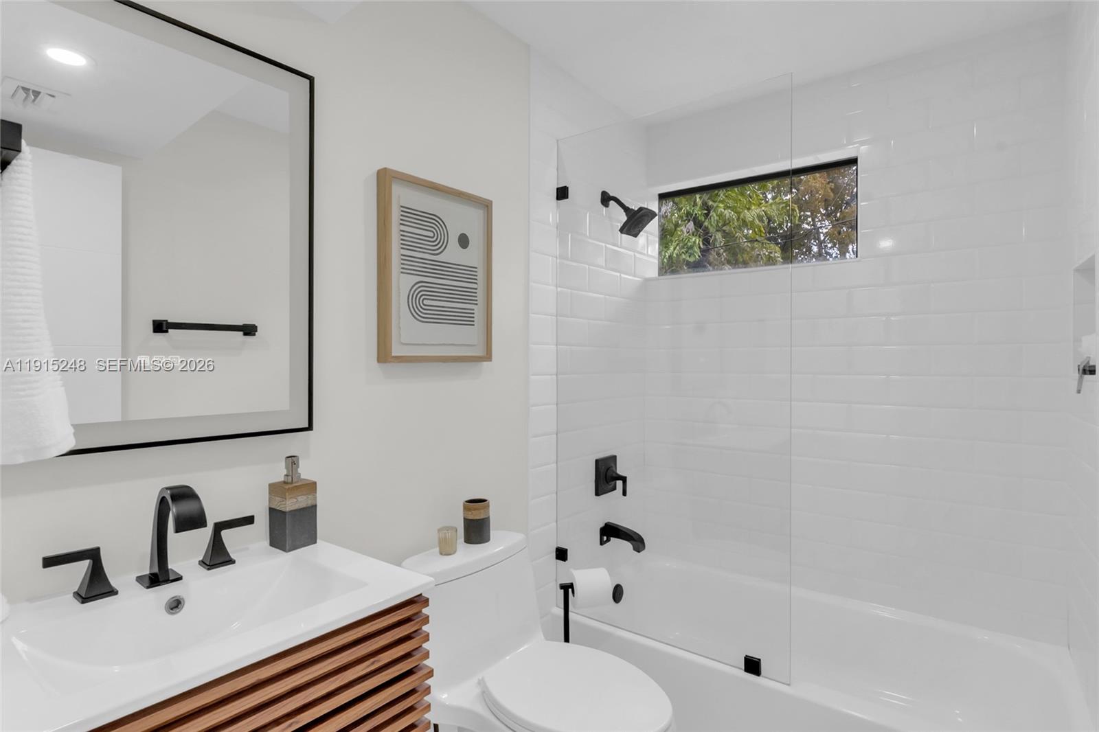 VALENCIA TOWNHOUSE CONDO - Residential