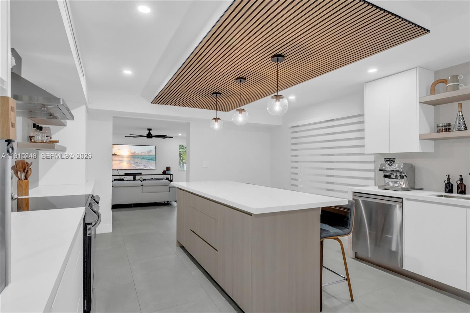 VALENCIA TOWNHOUSE CONDO - Residential