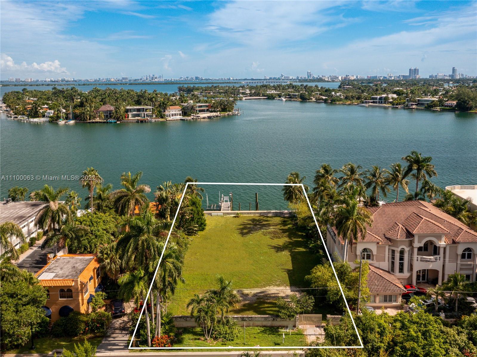 HIBISCUS ISLAND - Land