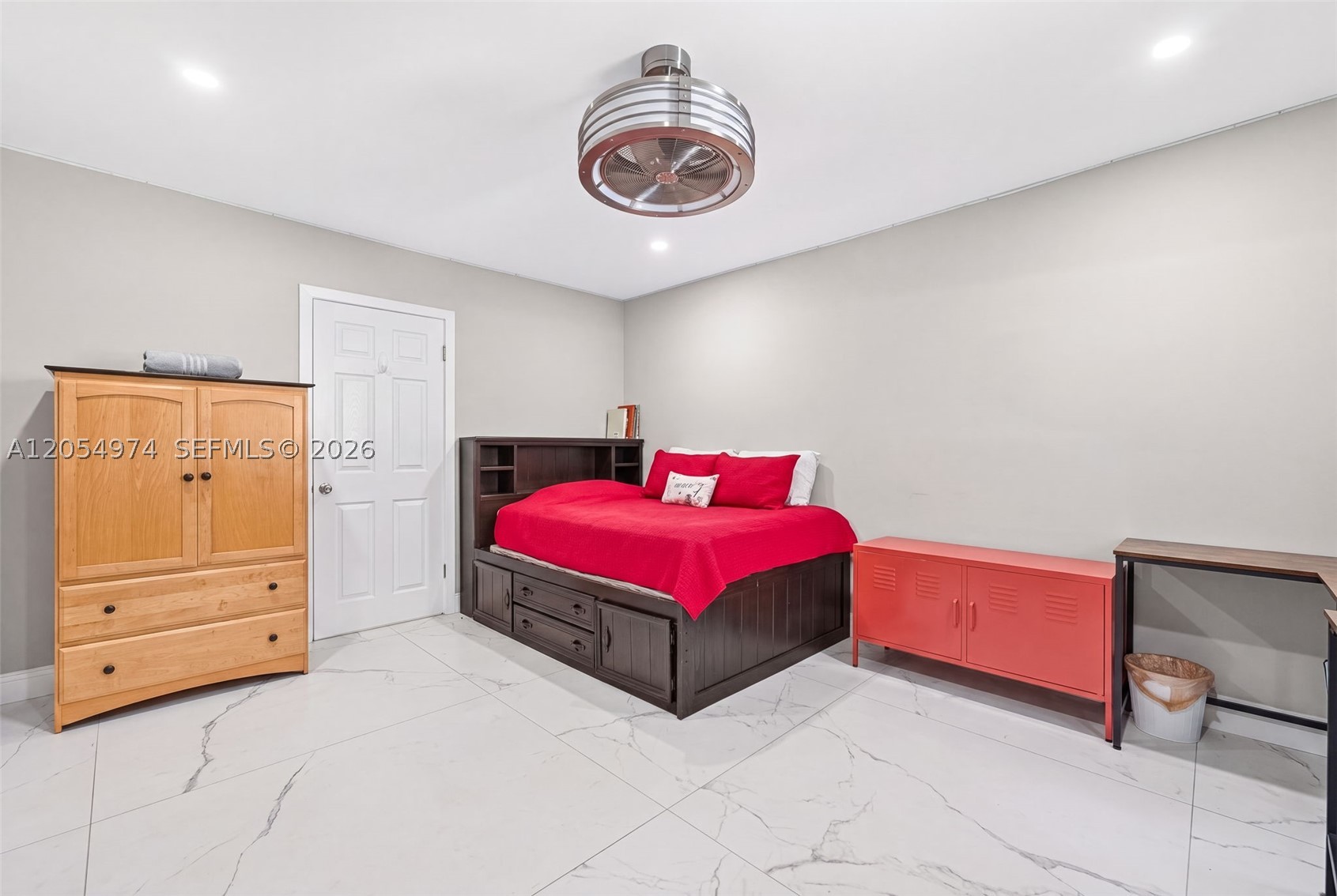 LAKESHORE SEC ONE - Residential