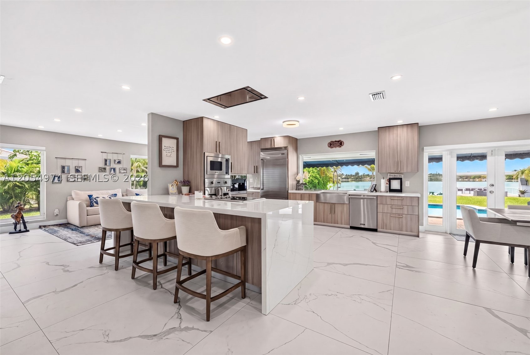 LAKESHORE SEC ONE - Residential