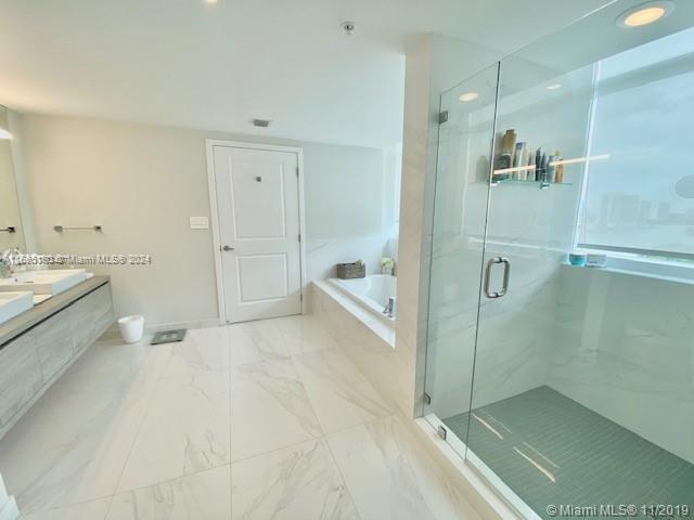 400 SUNNY ISLES CONDO EAS - Residential Lease