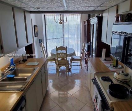 WINSTON TOWERS 600 CONDO - Residential