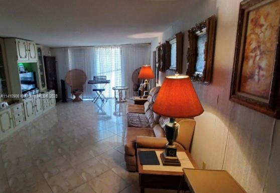 WINSTON TOWERS 600 CONDO - Residential