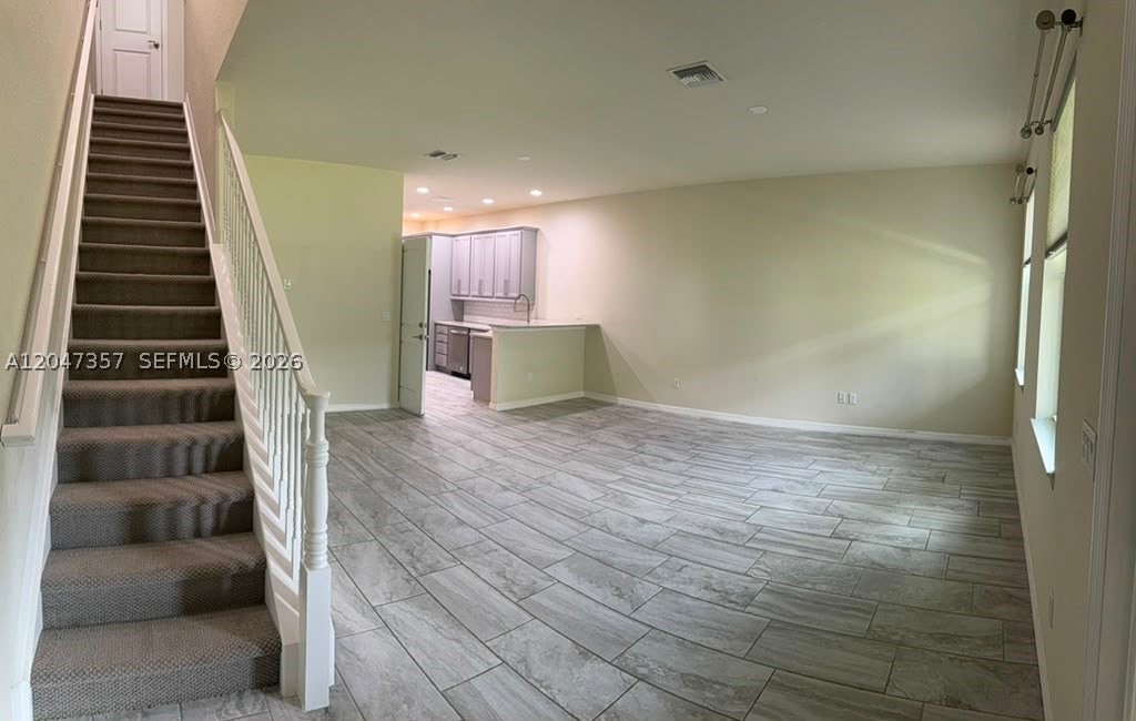 HILLCREST COUNTRY CLUB NO - Residential Lease