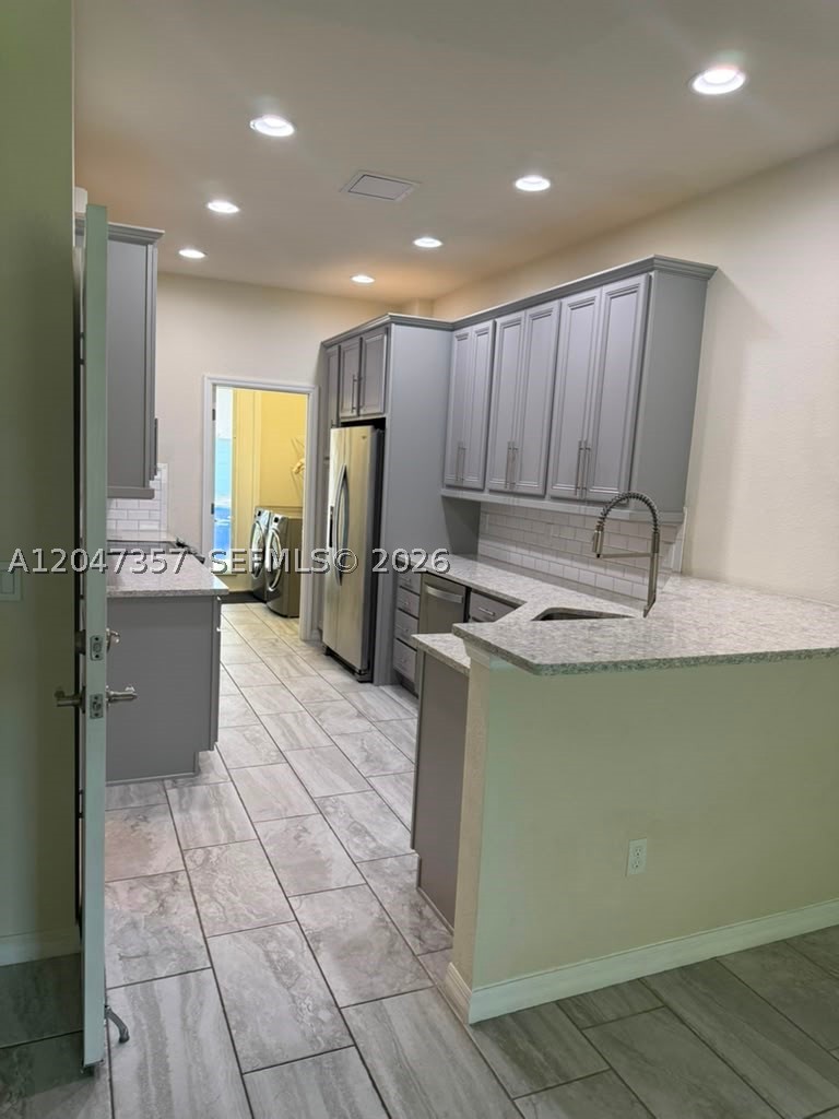 HILLCREST COUNTRY CLUB NO - Residential Lease