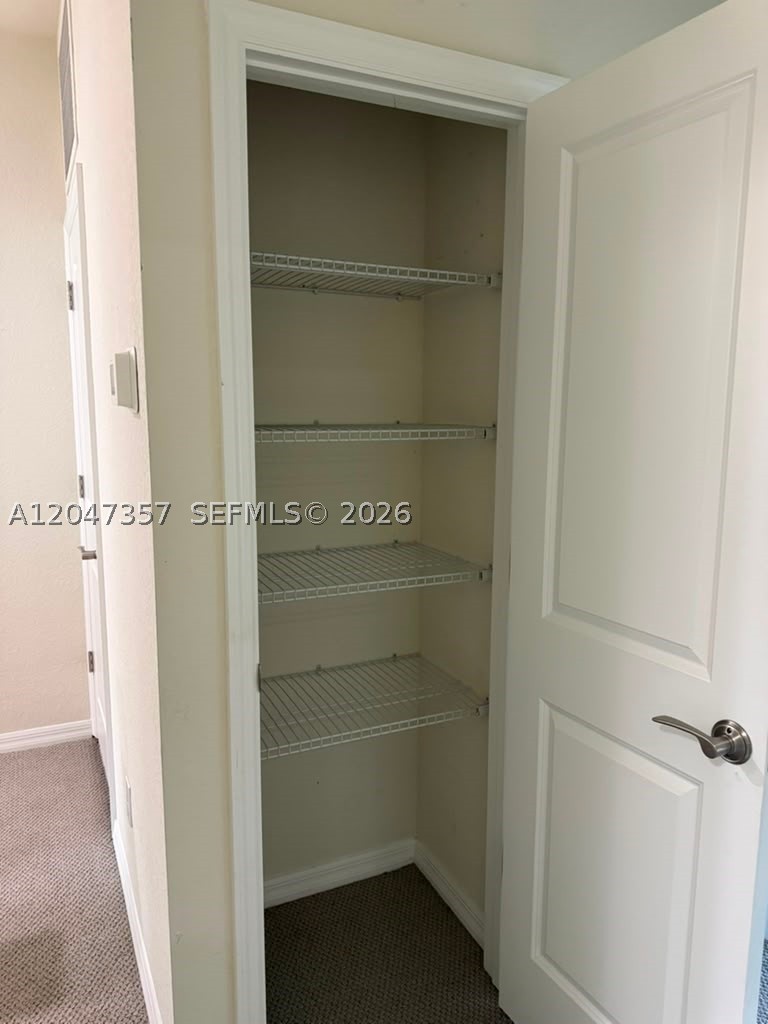 HILLCREST COUNTRY CLUB NO - Residential Lease