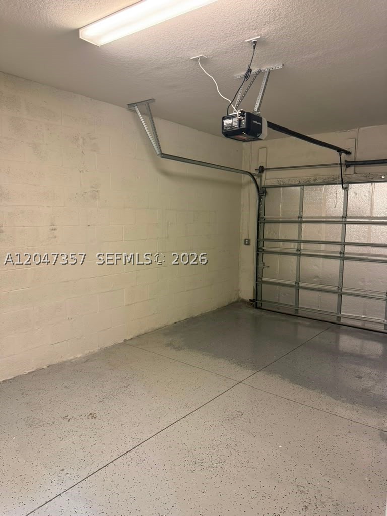 HILLCREST COUNTRY CLUB NO - Residential Lease