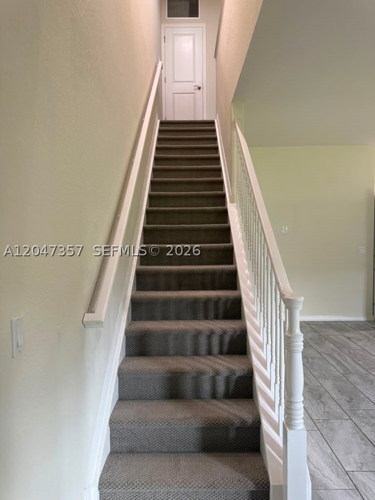HILLCREST COUNTRY CLUB NO - Residential Lease