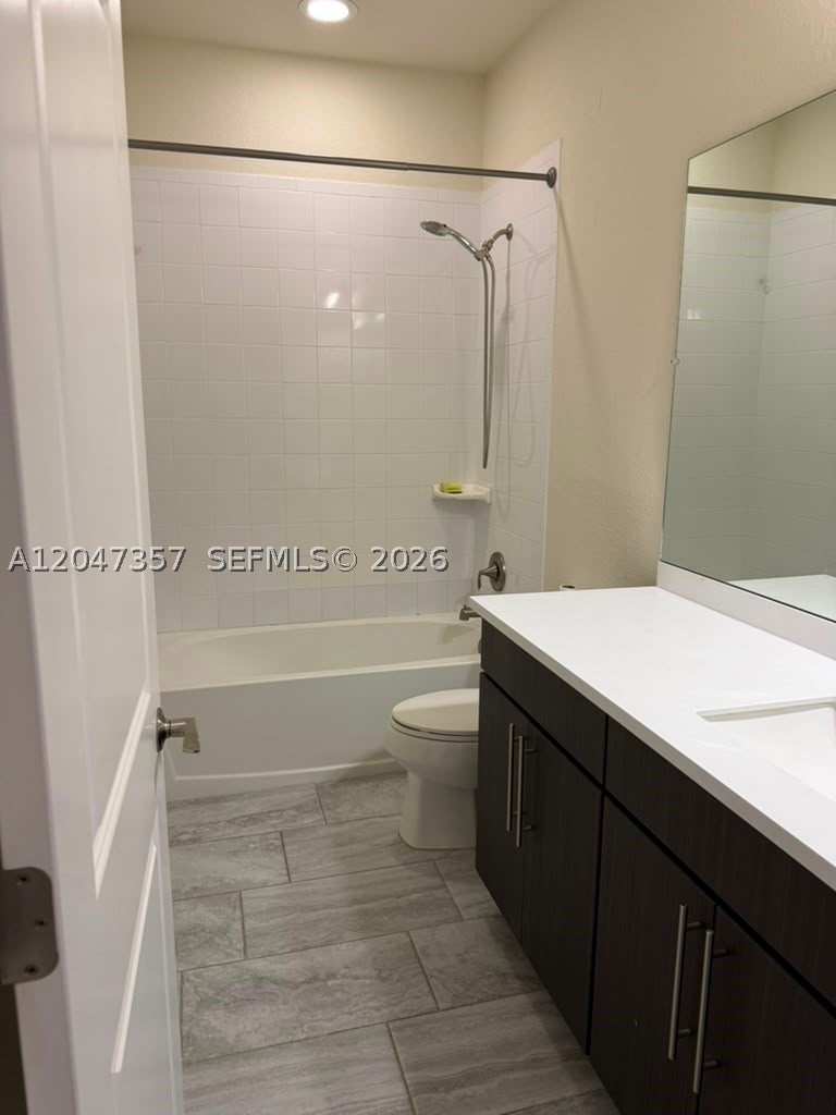 HILLCREST COUNTRY CLUB NO - Residential Lease