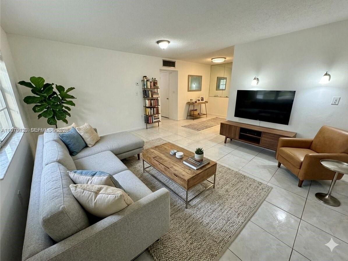 JEFFERSON CONDO OF HOLLYW - Residential