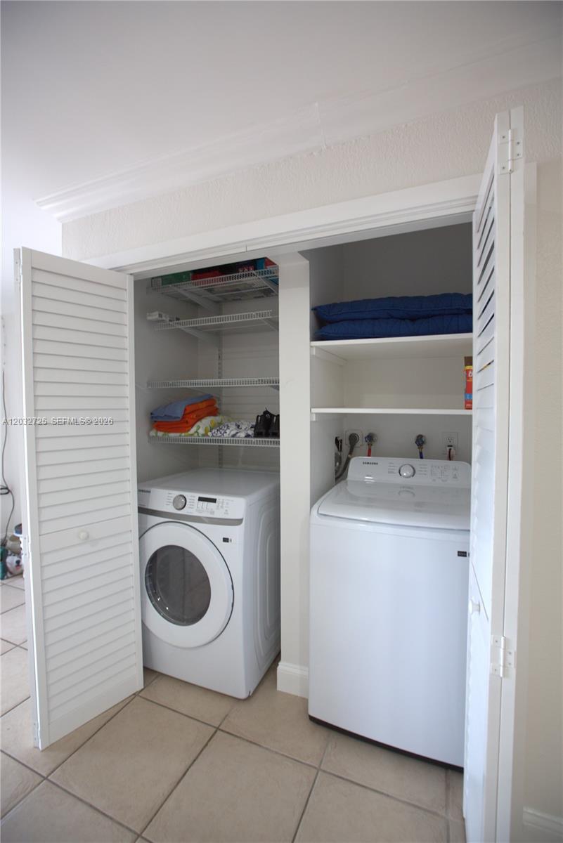 SUNSET HARBOUR SEC IV - Residential Lease