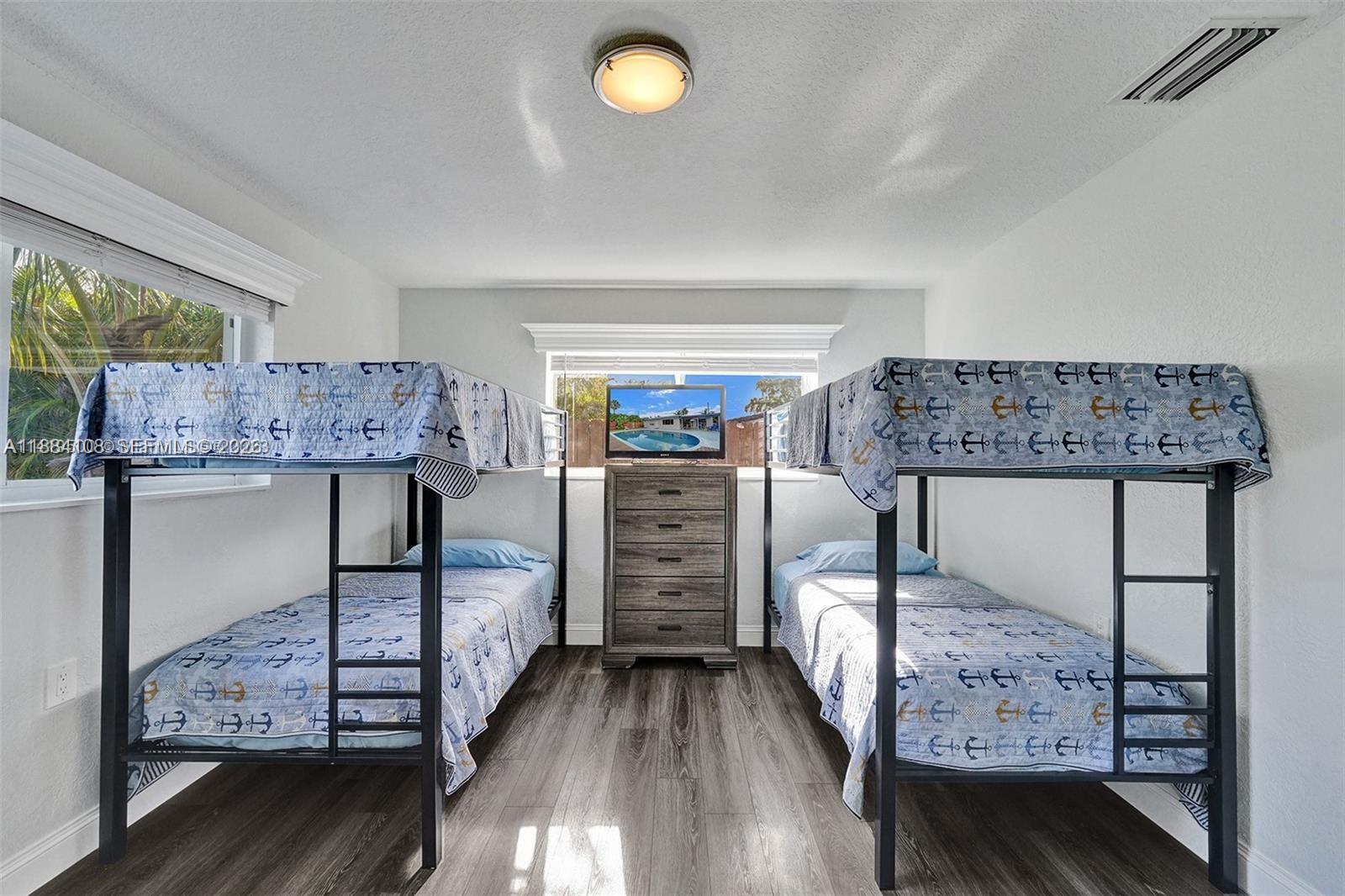 DAVIS ISLES SEC 5 - Residential