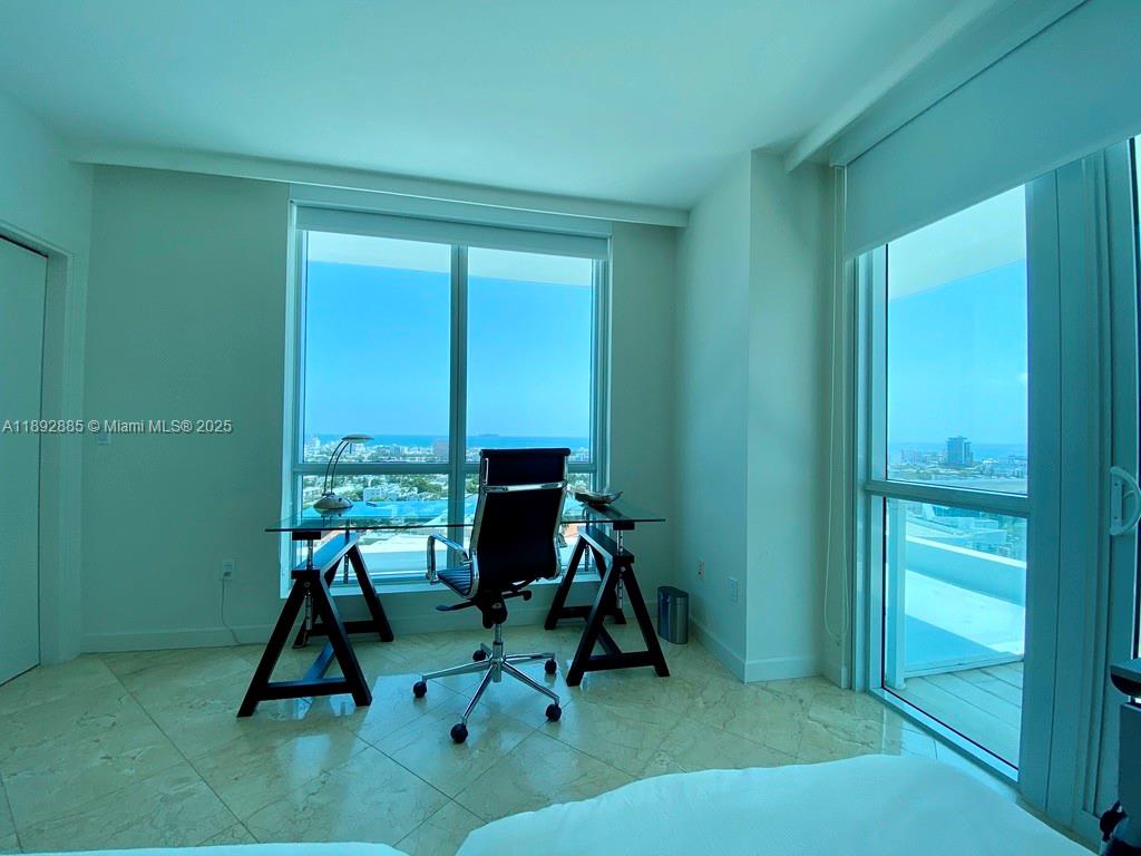 THE BENTLEY BAY CONDO - Residential Lease